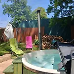 بيت للعطل Tiny House U Jelena, Hot Tub